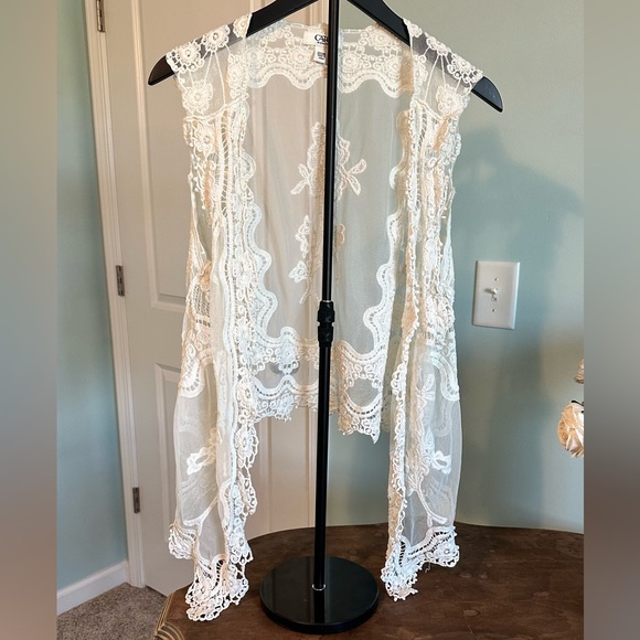 Cato White Floral Lace Top - Picture 1 of 6